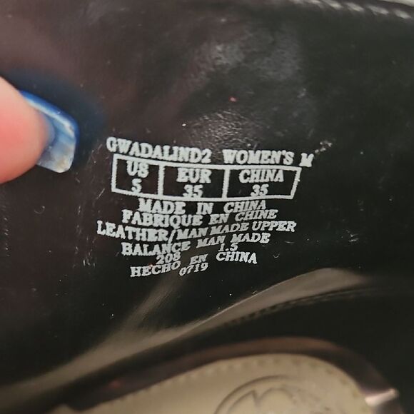 Elegant Black Stiletto Heels - Picture 3 of 16